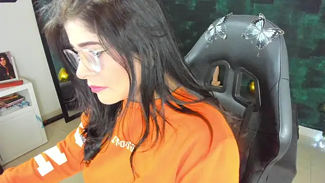 BellaFlaming online show from 12-20-24, 11:00