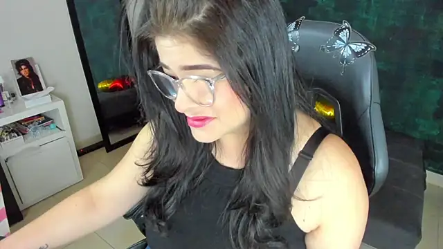 BellaFlaming online show from 12-23-24, 11:04