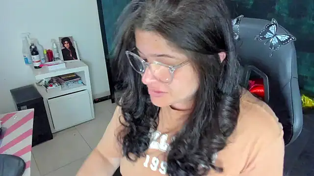 BellaFlaming online show from 01-06-25, 11:51