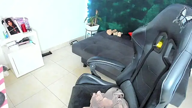 BellaFlaming online show from 01-17-25, 10:00