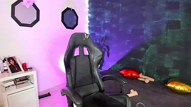 BellaFlaming online show from 01-20-25, 06:10