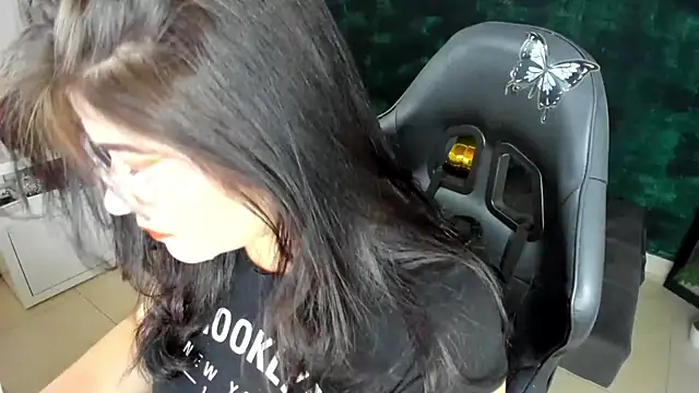 BellaFlaming online show from 01-31-25, 11:13