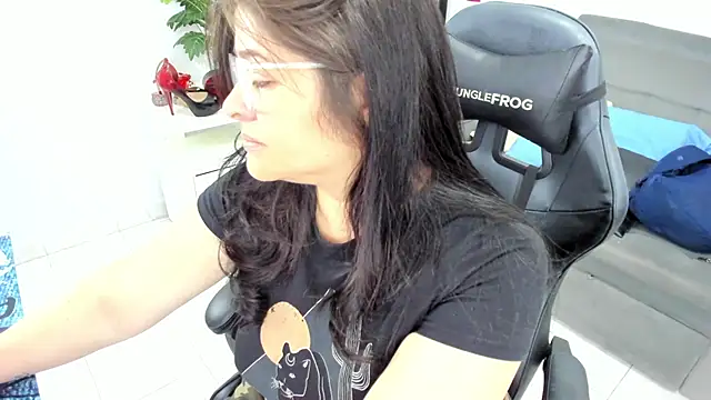 BellaFlaming online show from 02-25-25, 11:08