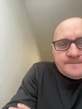 Snapshot of vanjbi45 chatting on 02-14-25, 02:33 vanjbi45 online show from 02-14-25, 02:33