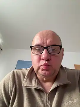 Snapshot of vanjbi45 chatting on 10-31-25, 02:18 vanjbi45 online show from 10-31-25, 02:18