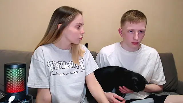 juliaanddima online show from 04-18-26, 10:21