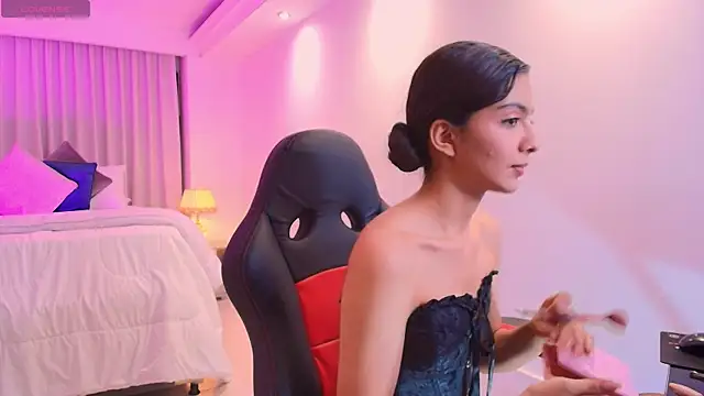 Snapshot of miiaa_evans chatting on 02-06-25, 03:27 miiaa evans online show from 02-06-25, 03:27