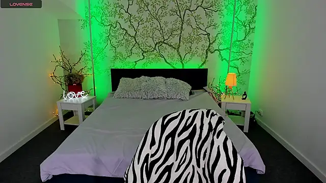 Linda EX online show from 10-02-25, 05:58