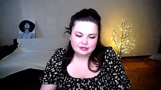 Snapshot of Emily_Mo chatting on 06-14-26, 05:53 Emily Mo online show from 06-14-26, 05:53