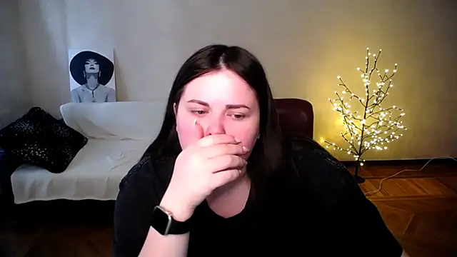 Snapshot of Emily_Mo chatting on 06-20-26, 06:16 Emily Mo online show from 06-20-26, 06:16