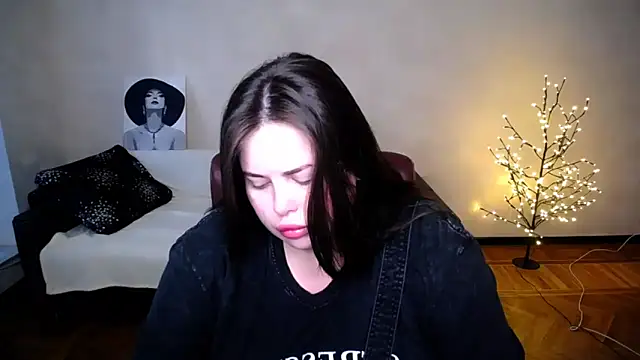 Snapshot of Emily_Mo chatting on 06-23-26, 05:49 Emily Mo online show from 06-23-26, 05:49