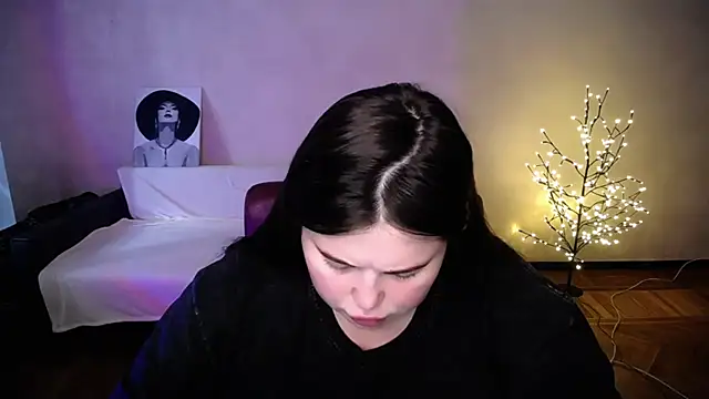 Snapshot of Emily_Mo chatting on 06-26-26, 05:56 Emily Mo online show from 06-26-26, 05:56