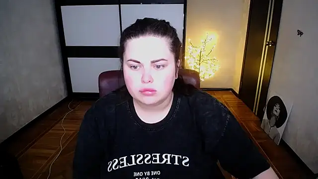 Snapshot of Emily_Mo chatting on 07-22-26, 05:54 Emily Mo online show from 07-22-26, 05:54