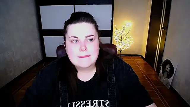 Snapshot of Emily_Mo chatting on 07-25-26, 05:38 Emily Mo online show from 07-25-26, 05:38