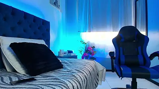 mia thompsonn  online show from 02-19-26, 01:51