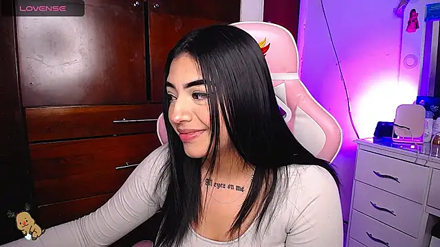 Snapshot of eva_six chatting on 02-14-25, 02:28 eva six online show from 02-14-25, 02:28