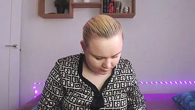 Snapshot of Karolina_love_ chatting on 02-27-26, 07:41 Karolina love online show from 02-27-26, 07:41