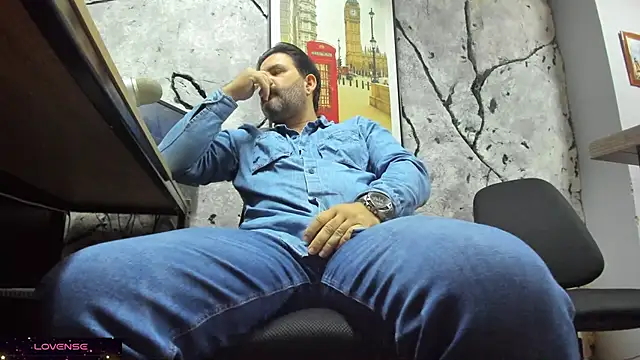 Maxi TheBigDaddy online show from 12-16-25, 03:39