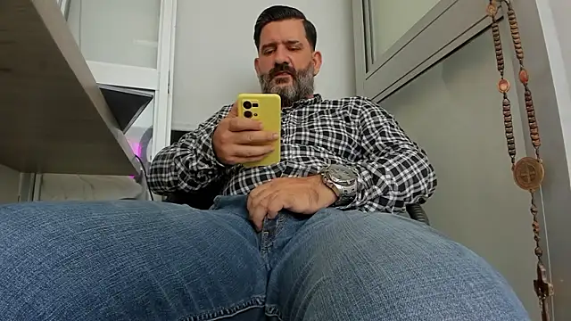 Maxi TheBigDaddy online show from 03-25-26, 01:28