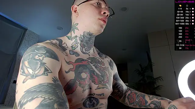 Snapshot of Tommy_cat chatting on 12-12-24, 05:10 Tommy cat online show from 12-12-24, 05:10