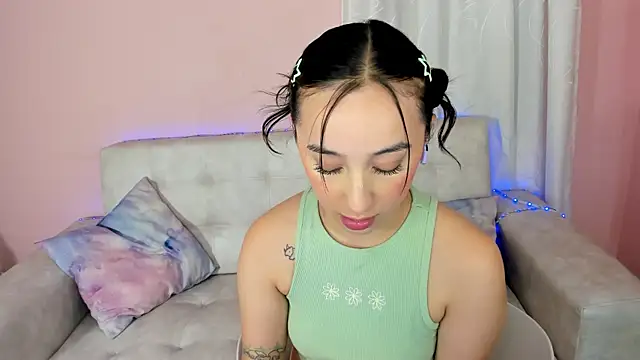 Snapshot of tinysara chatting on 02-06-25, 10:43 tinysara online show from 02-06-25, 10:43