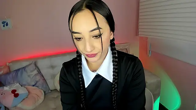 Snapshot of tinysara chatting on 11-17-25, 04:35 tinysara online show from 11-17-25, 04:35