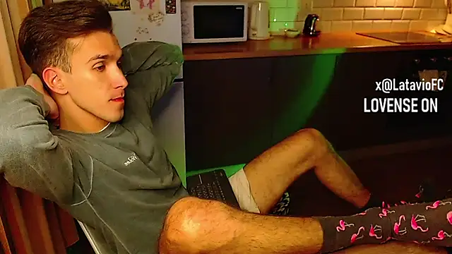 Snapshot of Midnighter_ chatting on 09-29-25, 03:33 Midnighter  online show from 09-29-25, 03:33