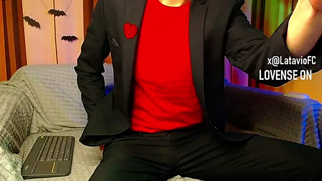 Snapshot of Midnighter_ chatting on 10-31-25, 11:06 Midnighter  online show from 10-31-25, 11:06