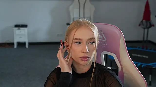 Amelia Blaze online show from 10-23-25, 10:36