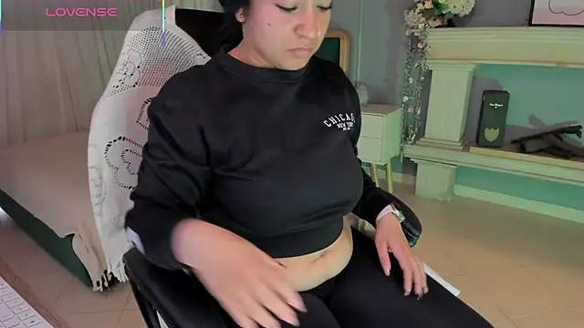 Snapshot of scarlet_miller1 chatting on 03-07-25, 12:12 scarlet miller1 online show from 03-07-25, 12:12