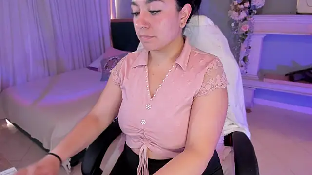 Snapshot of scarlet_miller1 chatting on 03-10-25, 12:04 scarlet miller1 online show from 03-10-25, 12:04