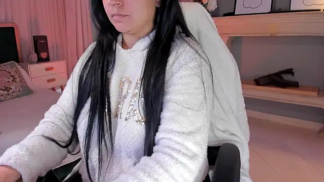 Snapshot of scarlet_miller1 chatting on 03-12-25, 11:53 scarlet miller1 online show from 03-12-25, 11:53