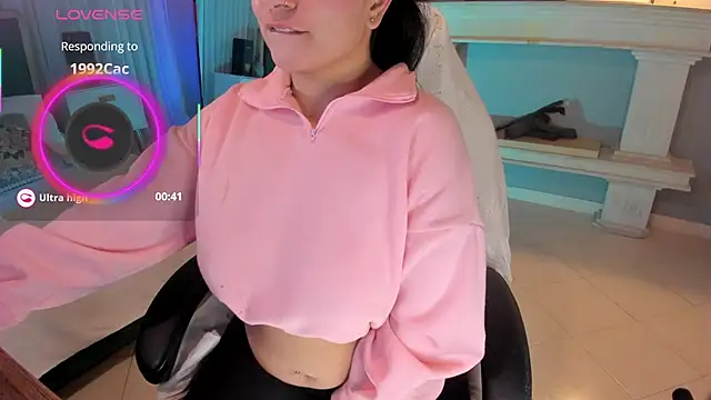 Snapshot of scarlet_miller1 chatting on 03-14-25, 11:56 scarlet miller1 online show from 03-14-25, 11:56