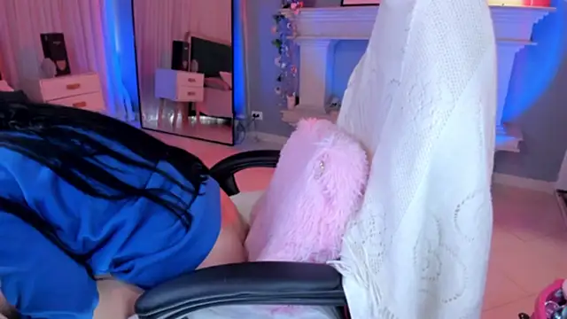 Snapshot of scarlet_miller1 chatting on 03-15-25, 12:02 scarlet miller1 online show from 03-15-25, 12:02