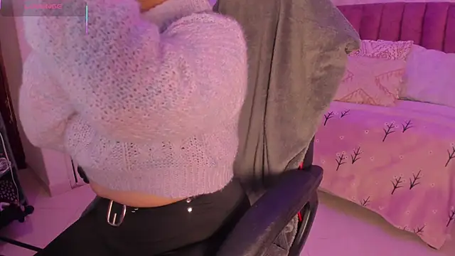 Snapshot of scarlet_miller1 chatting on 09-19-25, 12:28 scarlet miller1 online show from 09-19-25, 12:28