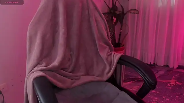 Snapshot of scarlet_miller1 chatting on 10-01-25, 12:33 scarlet miller1 online show from 10-01-25, 12:33