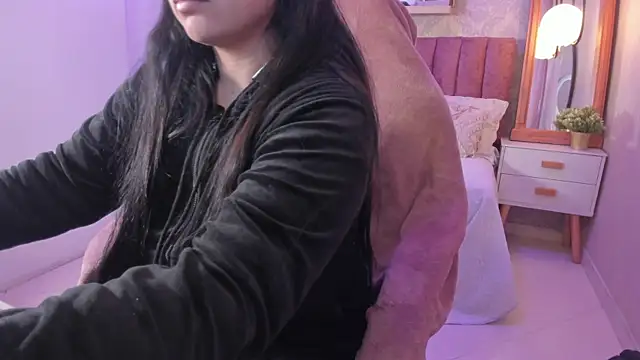 Snapshot of scarlet_miller1 chatting on 10-15-25, 11:54 scarlet miller1 online show from 10-15-25, 11:54