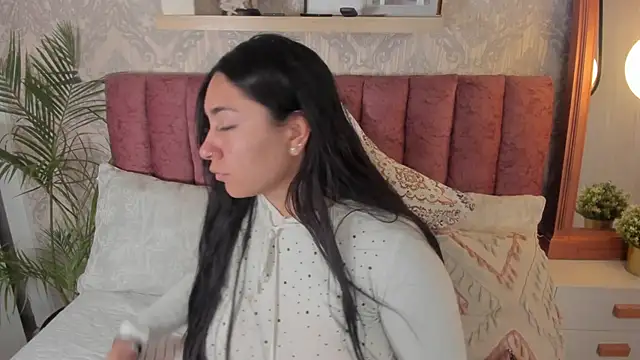 Snapshot of scarlet_miller1 chatting on 10-17-25, 11:57 scarlet miller1 online show from 10-17-25, 11:57