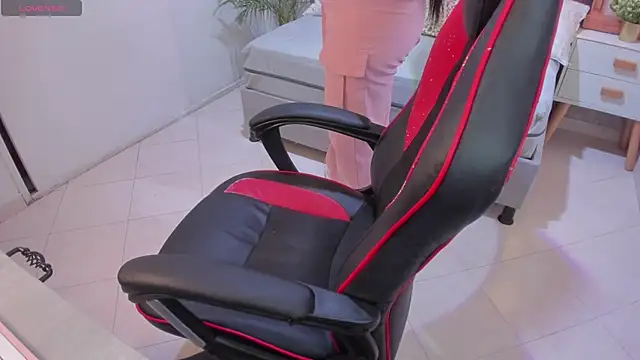 Snapshot of scarlet_miller1 chatting on 10-18-25, 12:06 scarlet miller1 online show from 10-18-25, 12:06