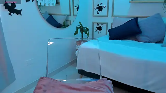 Snapshot of scarlet_miller1 chatting on 10-23-25, 11:53 scarlet miller1 online show from 10-23-25, 11:53