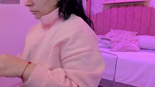 Snapshot of scarlet_miller1 chatting on 10-25-25, 11:51 scarlet miller1 online show from 10-25-25, 11:51