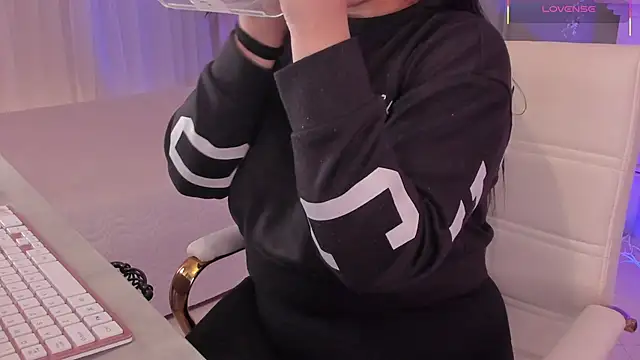 Snapshot of scarlet_miller1 chatting on 11-07-25, 12:16 scarlet miller1 online show from 11-07-25, 12:16