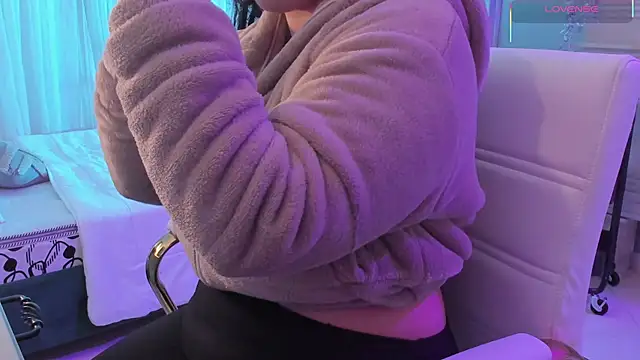 Snapshot of scarlet_miller1 chatting on 11-10-25, 12:26 scarlet miller1 online show from 11-10-25, 12:26