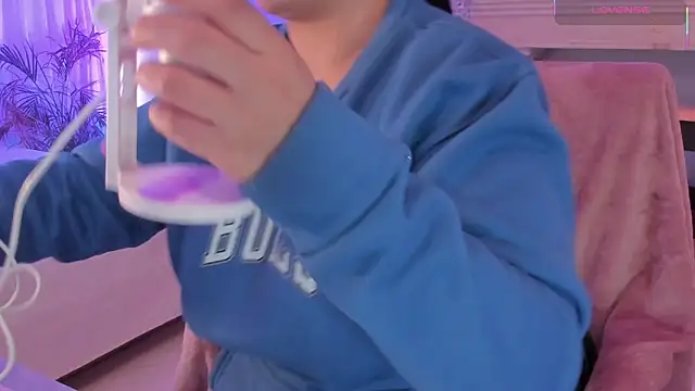 Snapshot of scarlet_miller1 chatting on 11-18-25, 12:20 scarlet miller1 online show from 11-18-25, 12:20