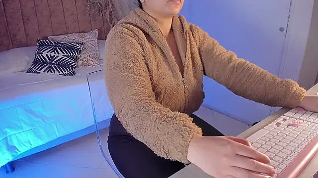 Snapshot of scarlet_miller1 chatting on 12-04-25, 12:58 scarlet miller1 online show from 12-04-25, 12:58