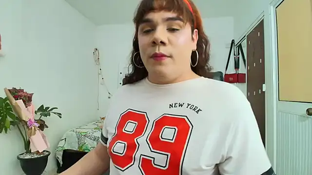 Snapshot of Violetacam_05 chatting on 03-09-26, 08:40 Violetacam 05 online show from 03-09-26, 08:40