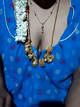 Snapshot of tuttifrutti17 chatting on 09-29-25, 05:18 tuttifrutti17 online show from 09-29-25, 05:18