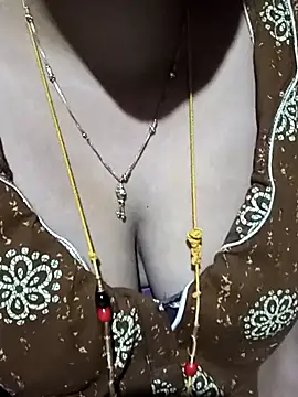 Snapshot of tuttifrutti17 chatting on 11-18-25, 05:06 tuttifrutti17 online show from 11-18-25, 05:06