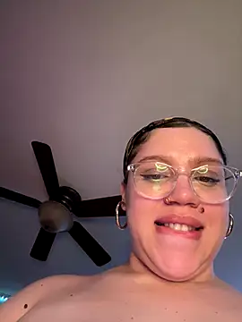 QueenNuttCollector online show from 11-12-25, 03:18