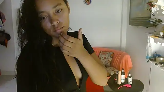 Snapshot of Chiara_petterson chatting on 12-21-25, 04:36 Chiara petterson online show from 12-21-25, 04:36
